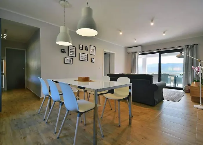 Vanilla I With Beautiful Seaview *